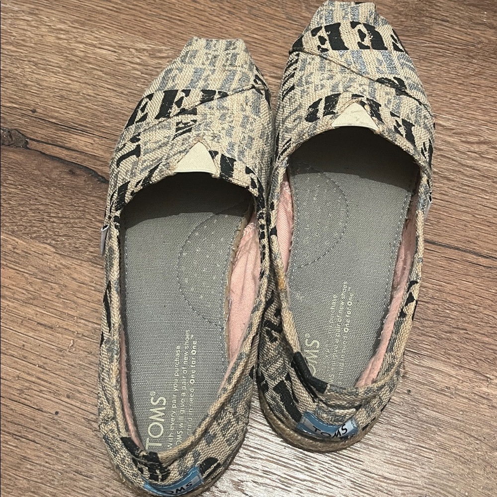 Toms Woven Patterned Slip-On Shoes Gently worn a few times. - Picture 2 of 7
